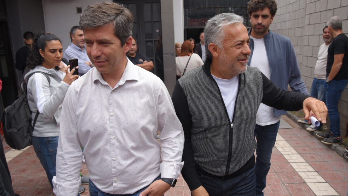 Lombardi, presidente de la UCR local, con el gobernador Cornejo el día del congreso partidario. Lombardi, presidente de la UCR local, con el gobernador Cornejo el día del congreso partidario.