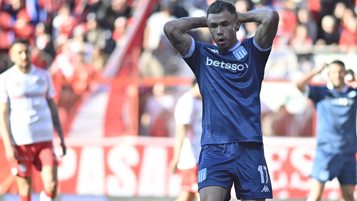 El ex Godoy Cruz Tomás Conechny se lamenta por la derrota de Racing.