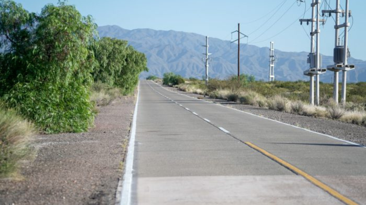 Vialidad Provincial pintó 8 kilómetros de líneas viales blancas laterales y centrales discontinuas, reparó más de unas decenas de losas que estallaron por el excesivo calor en el verano, emparejó y desmalezó las banquinas Vialidad Provincial pintó 8 kilómetros de líneas viales blancas laterales y centrales discontinuas, reparó más de unas decenas de losas que estallaron por el excesivo calor en el verano, emparejó y desmalezó las banquinas