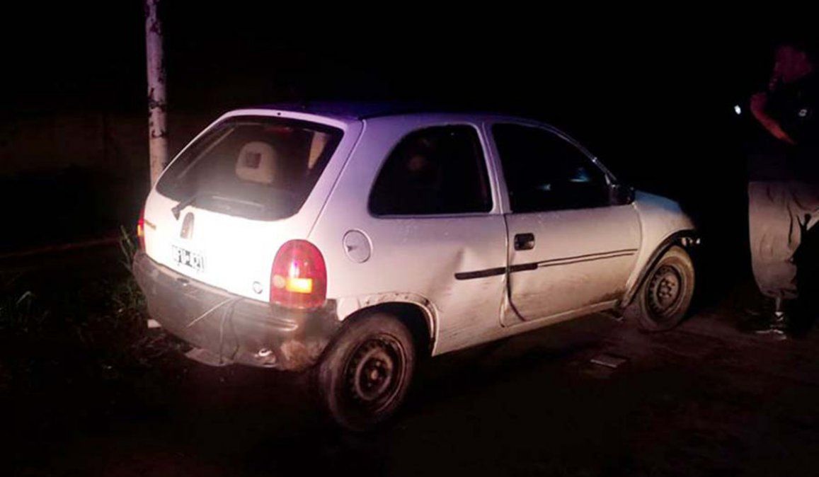 En el interior del auto la pareja estaba teniendo sexo cuando fue sorprendida por varios sujetos que asesinaron al joven a balazos