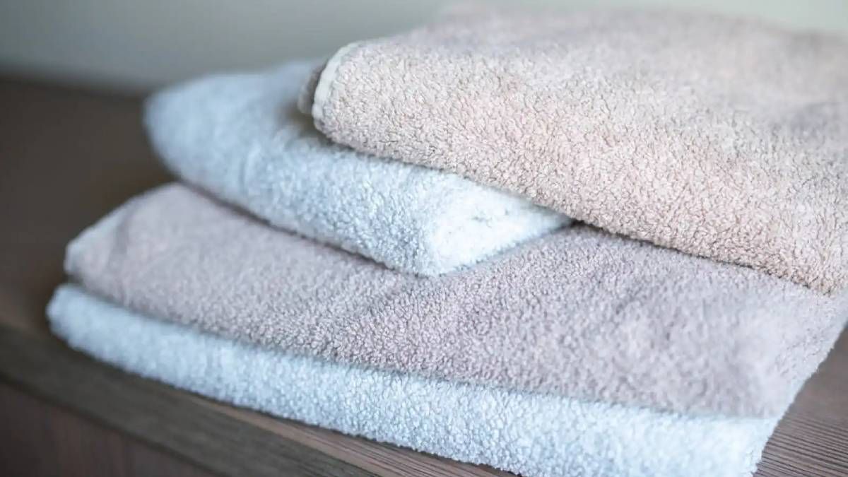 Entre los trucos caseros de limpieza, existe uno muy eficiente para quitar las manchas de tinte de pelo de las toallas. Entre los trucos caseros de limpieza, existe uno muy eficiente para quitar las manchas de tinte de pelo de las toallas.