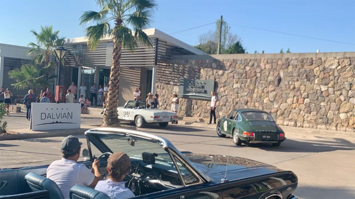 Los pilotos del Rally de las Bodegas pasaron este viernes a la mañana por el barrio Dalvian. Los pilotos del Rally de las Bodegas pasaron este viernes a la mañana por el barrio Dalvian.