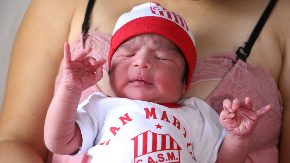 El primer bebé 2021 se llama Diego Salvador, por Maradona y Bilardo