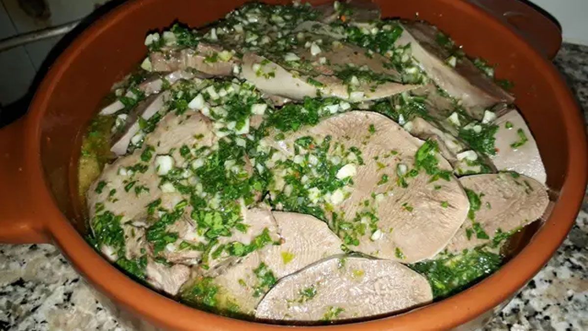 La receta de la lengua a la vinagreta se prepara mucho a fin de año.