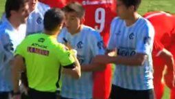 Locura en Avellaneda: se cansó de los roces y lo fulminó con un codazo