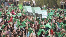 El último pañuelazo antes del debate tiñó de verde el Monumento