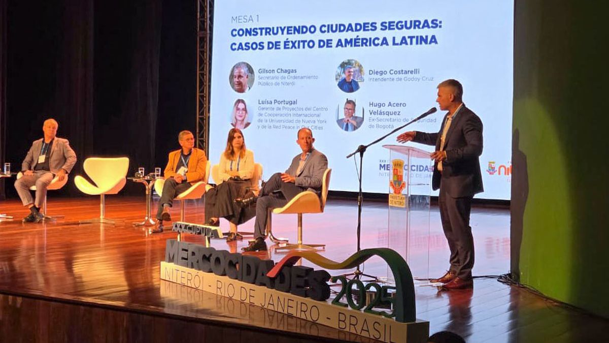 Diego Costarelli defendió en Brasil su objetivo de involucrar a las comunas en políticas de seguridad