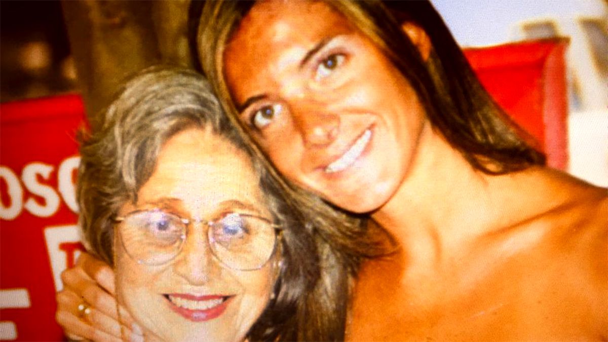 Laura Carubín y su abuela Choli, quien era cantante lírica y le legó el amor por la música