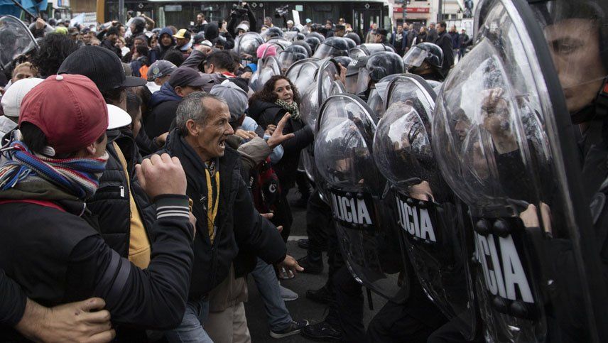 Caos en Buenos Aires por los acampes, marchas y los incidentes con la policía
