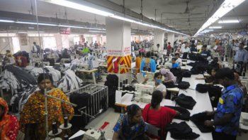 Un trabajador murió y otras 18 personas terminaron desmayadas en una planta textil de Camboya