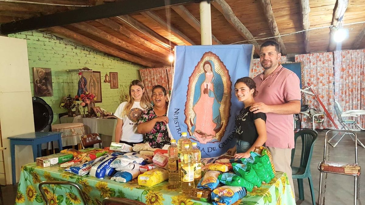 Medicamentos, pero también alimentos y otros insumos. Muchas veces Leandro viaja con sus hijos. Medicamentos, pero también alimentos y otros insumos. Muchas veces Leandro viaja con sus hijos.