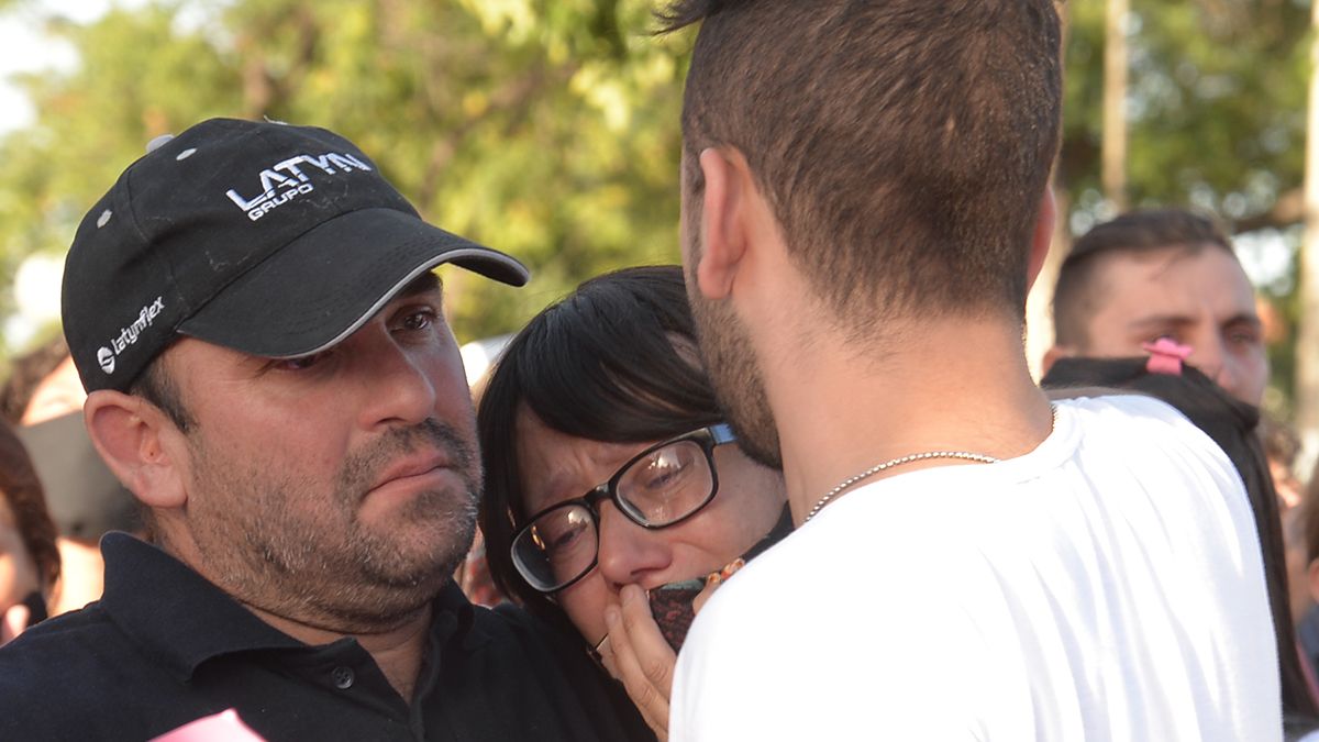 José y Cristina Romano, padres de la niña asesinada y Matías, su hermano. La familia aún no puede salir del estupor de lo que les pasó