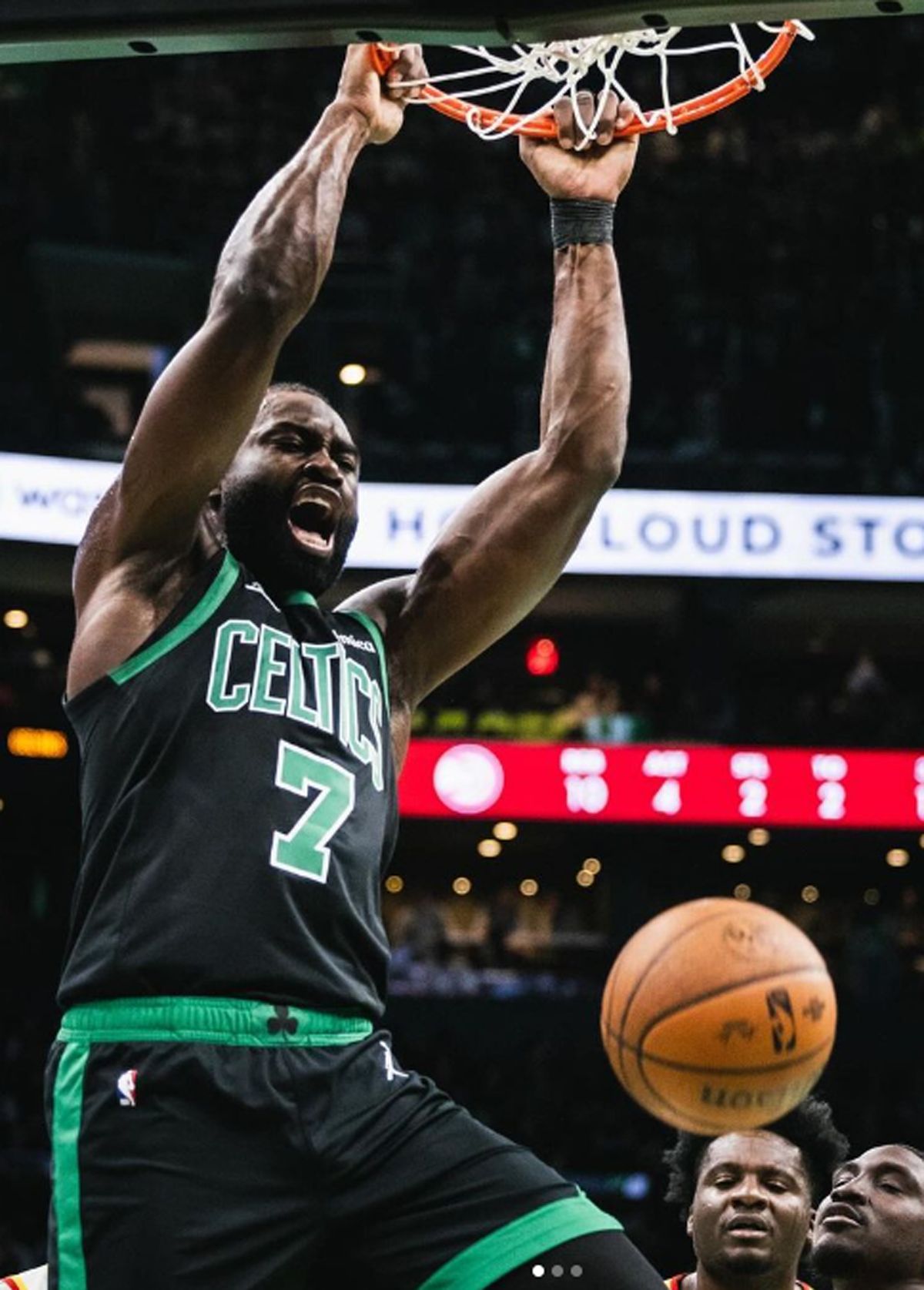 Boston Celtics, campeón de la NBA, perdió en el inicio de la NBA Cup. Boston Celtics, campeón de la NBA, perdió en el inicio de la NBA Cup.