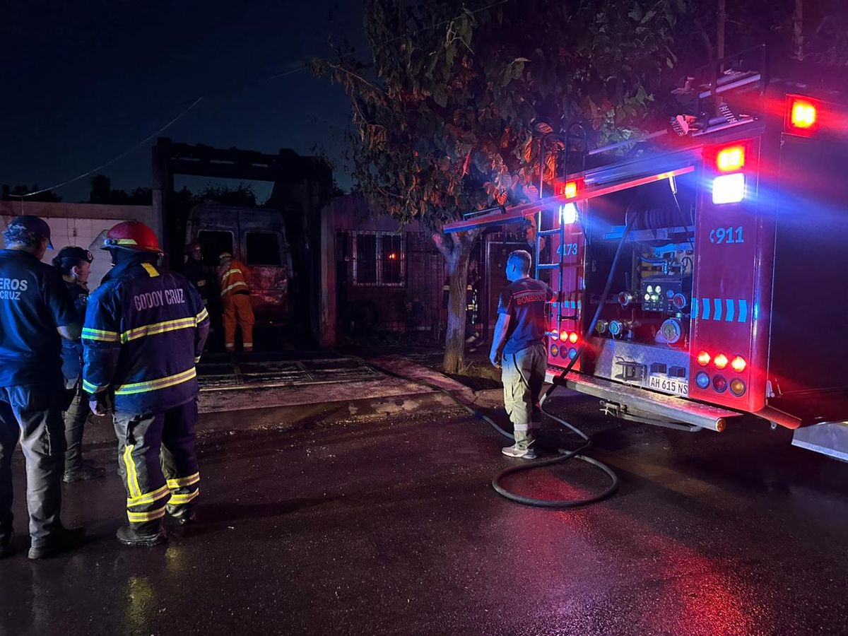 El incendio ocurrió alrededor de las 19.30 del miércoles y hubo un amplio operativo de la Policía, Bomberos y ambulancia. El incendio ocurrió alrededor de las 19.30 del miércoles y hubo un amplio operativo de la Policía, Bomberos y ambulancia.