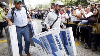 Maduro llamó a saquear una cadena de electrodomésticos: 
