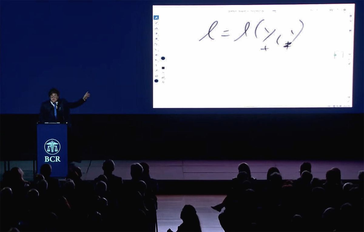 El presidente compartió fórmulas sobre consumo, precios y tasa de interés durante su exposición. El presidente compartió fórmulas sobre consumo, precios y tasa de interés durante su exposición.