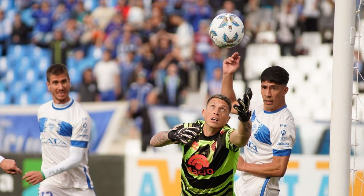 Godoy Cruz fue más y convirtió en figura a Losada, arquero de Belgrano Godoy Cruz fue más y convirtió en figura a Losada, arquero de Belgrano