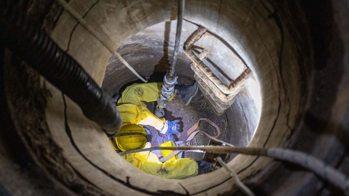 La nueva tecnología de AYSAM permite reparar cloacas sin necesidad de levantar ni romper las veredas o el pavimento. Será utilizada en la Ciudad de Mendoza. La nueva tecnología de AYSAM permite reparar cloacas sin necesidad de levantar ni romper las veredas o el pavimento. Será utilizada en la Ciudad de Mendoza.