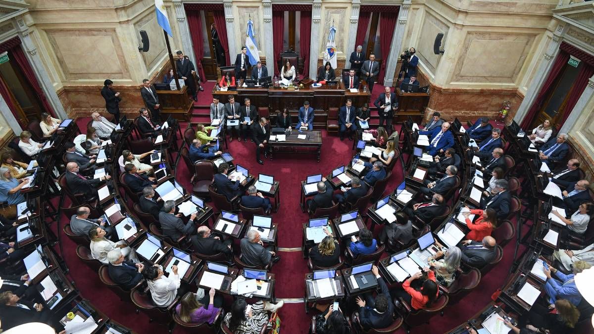 Por primera vez que el Congreso rechaza un DNU. Lo hizo en la madrugada de este viernes el Senado de la Nación. Por primera vez que el Congreso rechaza un DNU. Lo hizo en la madrugada de este viernes el Senado de la Nación.