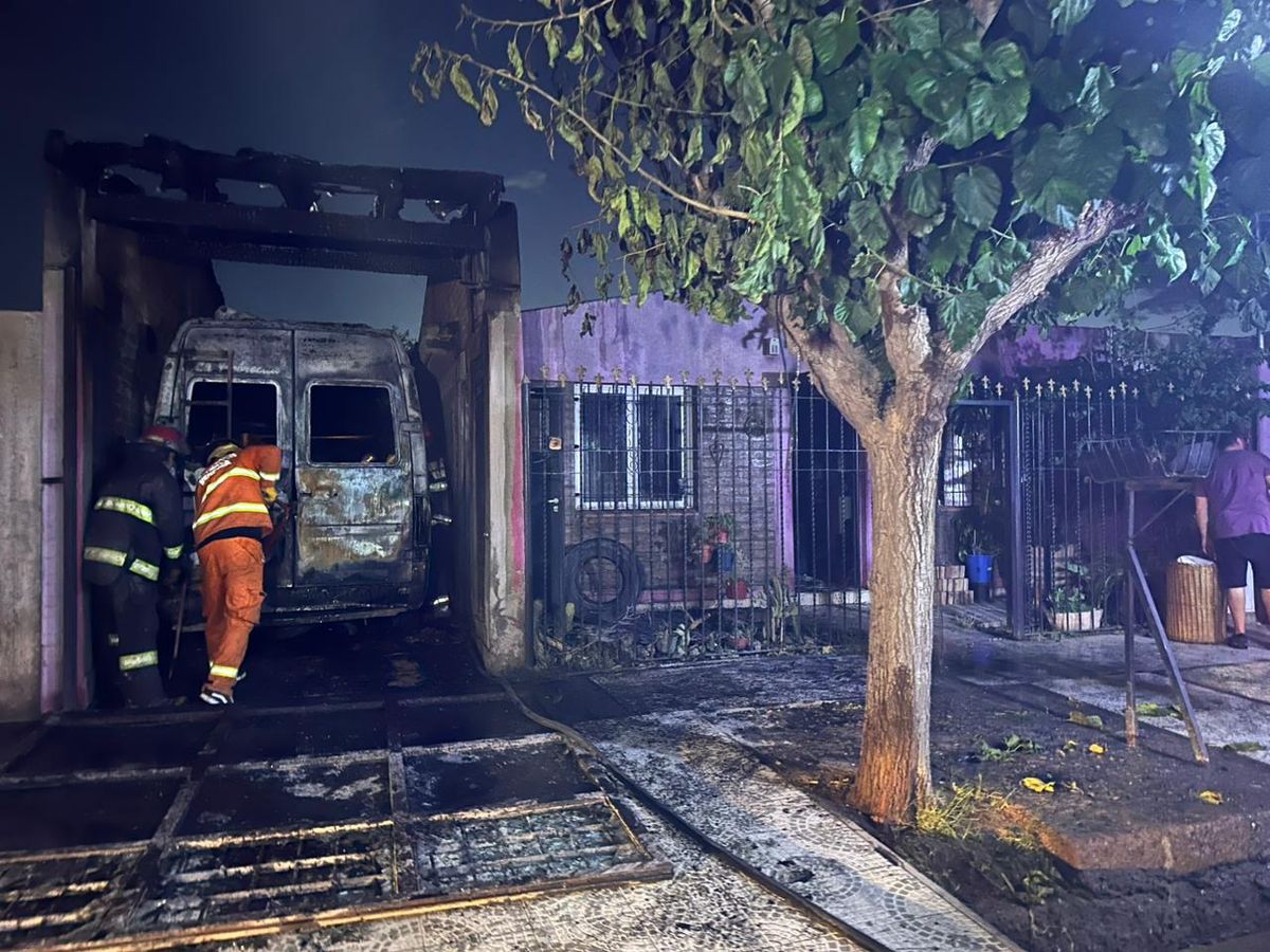 Como consecuencia del incendio en una casa del barrio Santa Rita, de Guaymallén, el dueño sufrió graves quemaduras y murió en el Hospital Lagomaggiore. Como consecuencia del incendio en una casa del barrio Santa Rita, de Guaymallén, el dueño sufrió graves quemaduras y murió en el Hospital Lagomaggiore.