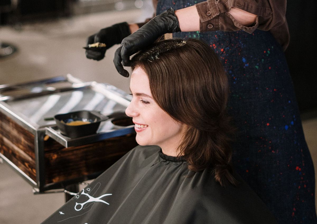 Los expertos aseguran que el cabello debe cortarse cada dos meses. Los expertos aseguran que el cabello debe cortarse cada dos meses.