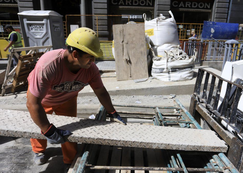 El costo de construcción por metro cuadrado de edificios de departamentos se incrementó 3,7% en diciembre respecto de noviembre un 3,7%, mientras que de viviendas familiares creció 4,4%.