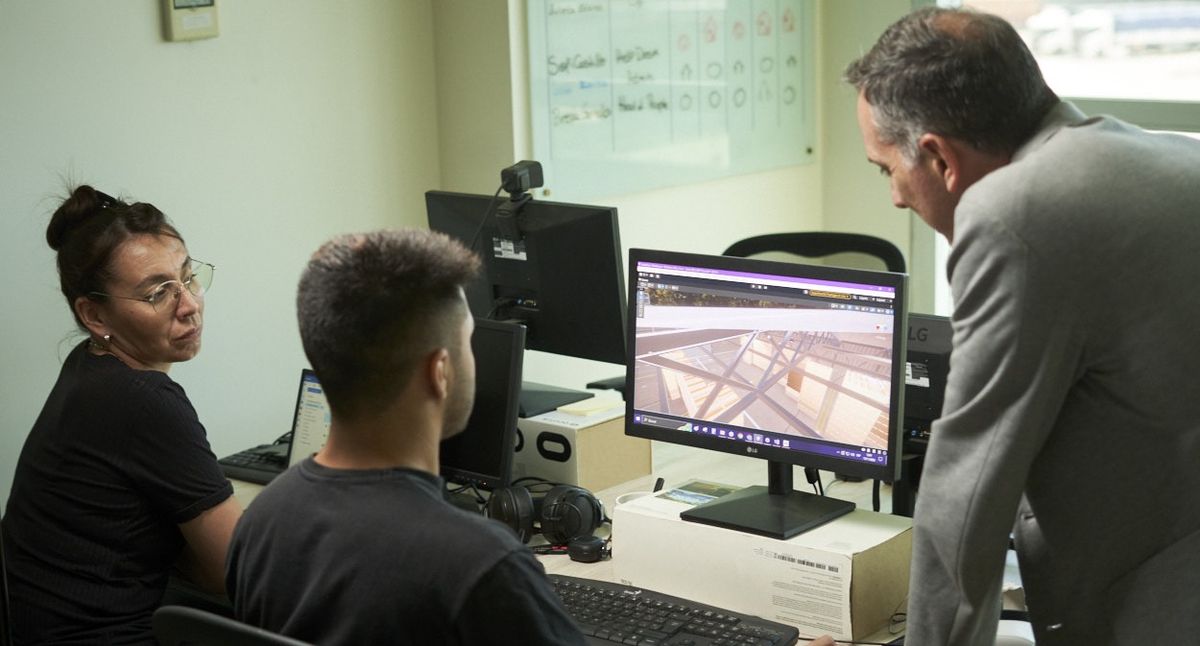 A través de la realidad aumentada o virtual, InterBrain pone a ese nuevo empleado a realizar la tarea que tendrá que desempeñar. A través de la realidad aumentada o virtual, InterBrain pone a ese nuevo empleado a realizar la tarea que tendrá que desempeñar.