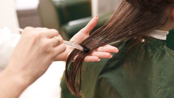 Cómo quitar el tinte del cabello sin tener que decolorarlo o barrerlo con químicos Cómo quitar el tinte del cabello sin tener que decolorarlo o barrerlo con químicos
