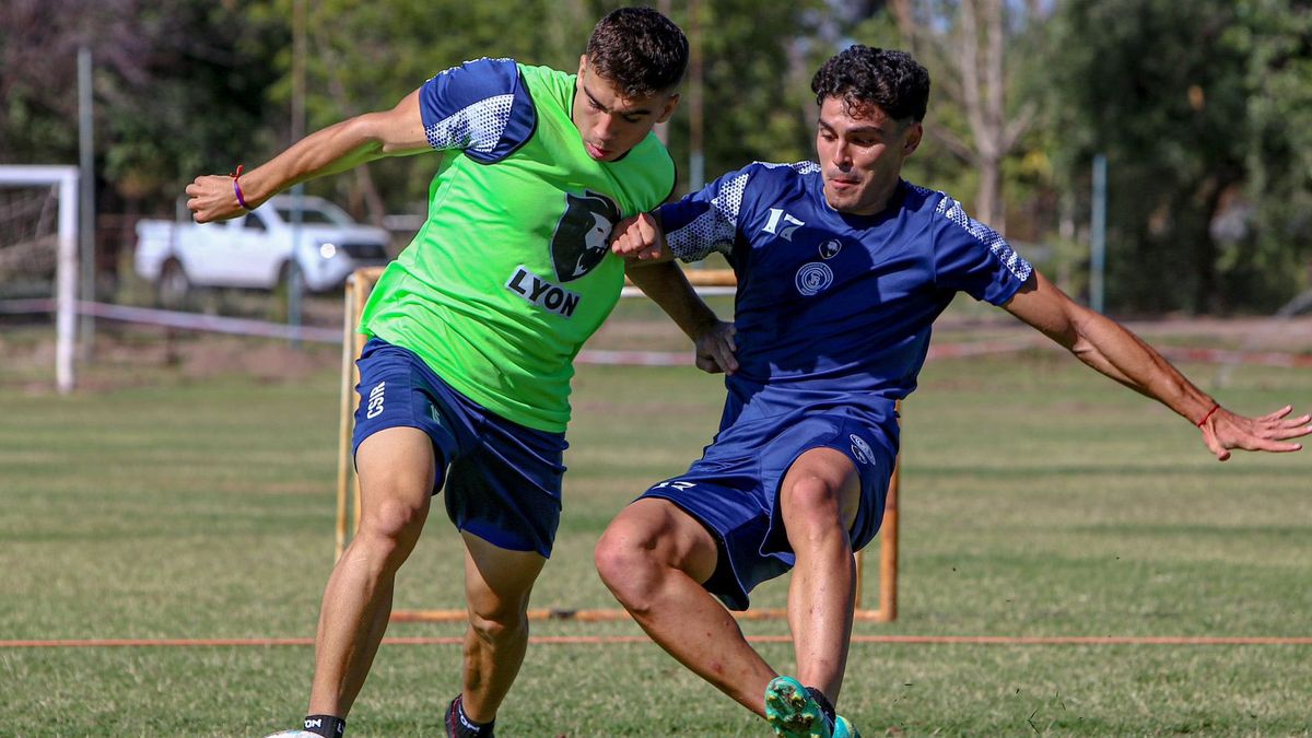 El plantel de Independiente Rivadavia se entrenó en la Ciudad Deportiva pensando en River Plate. El plantel de Independiente Rivadavia se entrenó en la Ciudad Deportiva pensando en River Plate.