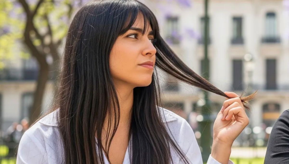 Tocarse el pelo no es una casualidad. La psicología tiene varios análisis sobre ese gesto tan repetido. Tocarse el pelo no es una casualidad. La psicología tiene varios análisis sobre ese gesto tan repetido.