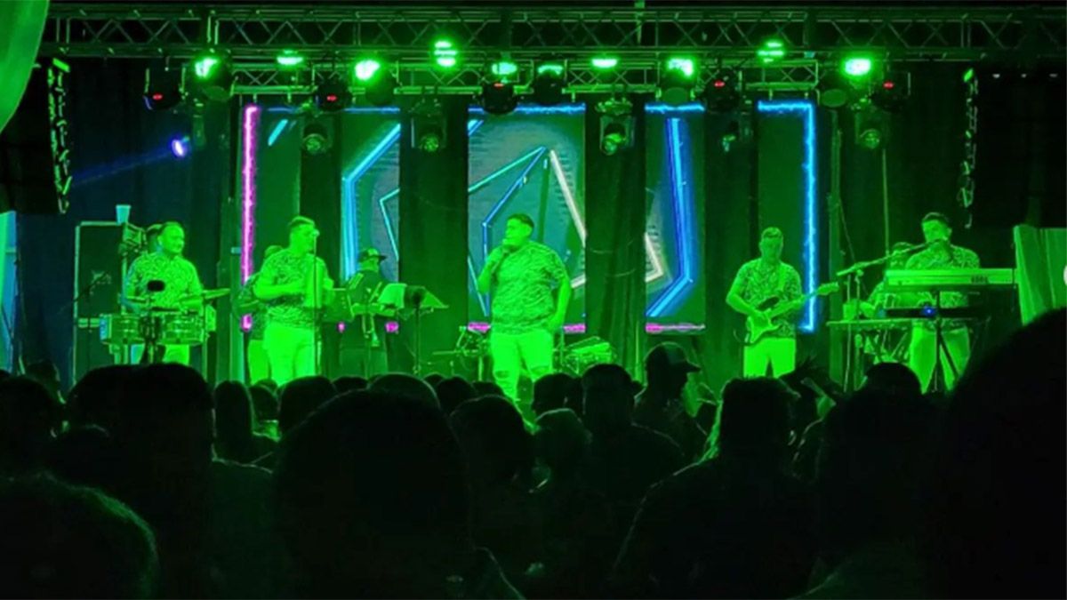 Carnaval en Godoy Cruz con Estelares y Los Playeros