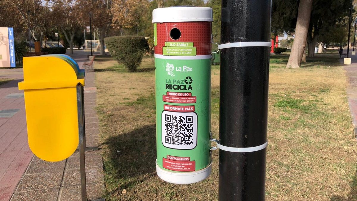 Los mismos vecinos avisan a la municipalidad cuando los colilleros están casi llenos para que pasen los recolectores. Los mismos vecinos avisan a la municipalidad cuando los colilleros están casi llenos para que pasen los recolectores.