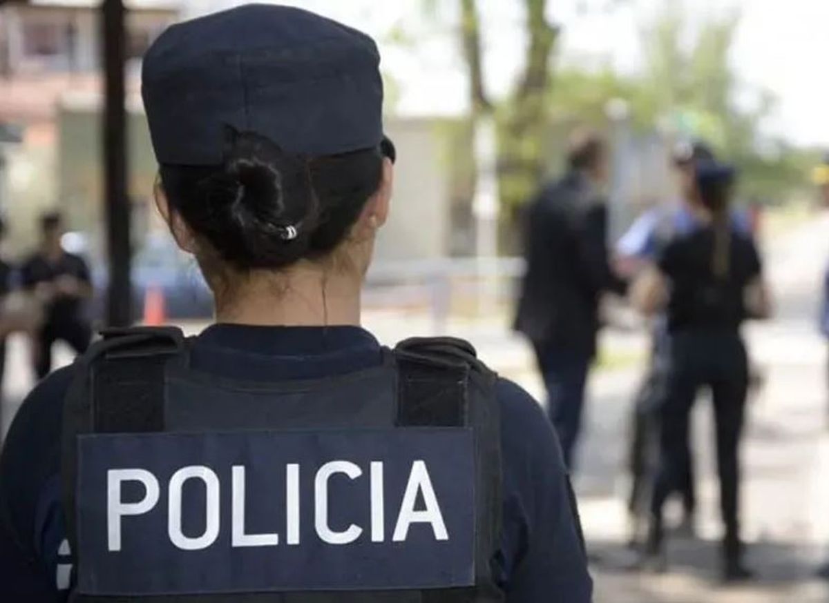 Pánico en el Parque Central por el violento robo de una banda de jóvenes delincuentes. Pánico en el Parque Central por el violento robo de una banda de jóvenes delincuentes.