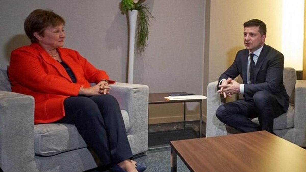 Kristalina Georgieva y Volodomir Zelenski durante una reunión antes de la guerra .