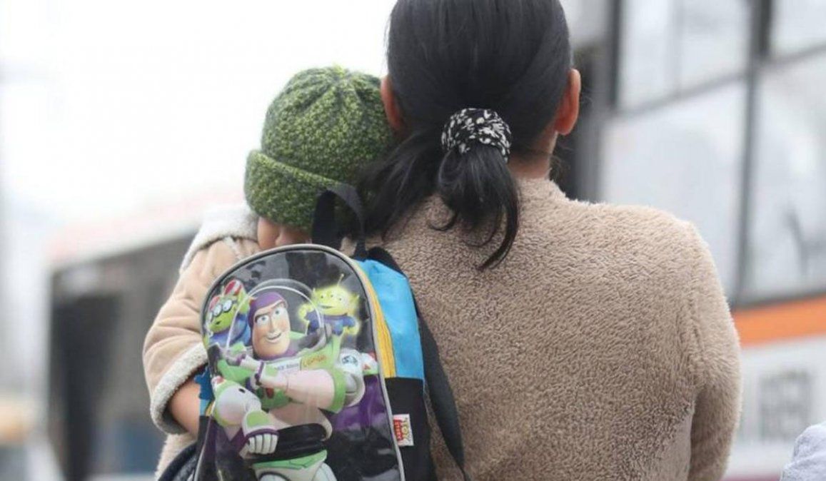 Darán un bono por orfandad de 55 dólares por mes a menores que perdieron sus padres por coronavirus en Perú