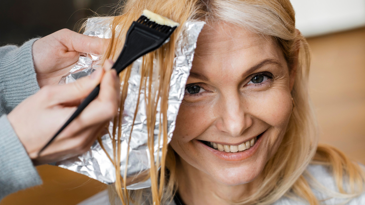 Este tinte recomendado por PROFECO tapa las canas y cuida del cabello.