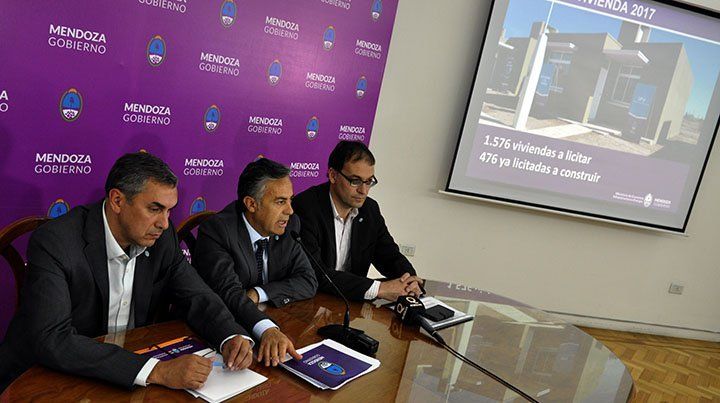 Cornejo abrió la licitación para construir 1500 viviendas y anunció un plan para los próximos tres años