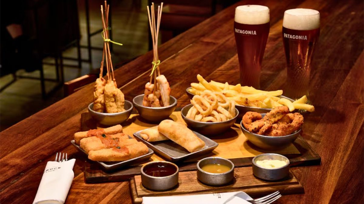 Además de las famosas ribs, Bruce Grill Station ofrece una amplia variedad de platos acompañados por clásicas guarniciones. Además de las famosas ribs, Bruce Grill Station ofrece una amplia variedad de platos acompañados por clásicas guarniciones.