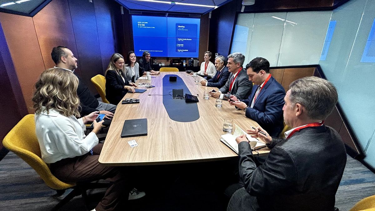 Alfredo Cornejo y Jimena Latorre en la reunión con directivos de Teck Chile.
