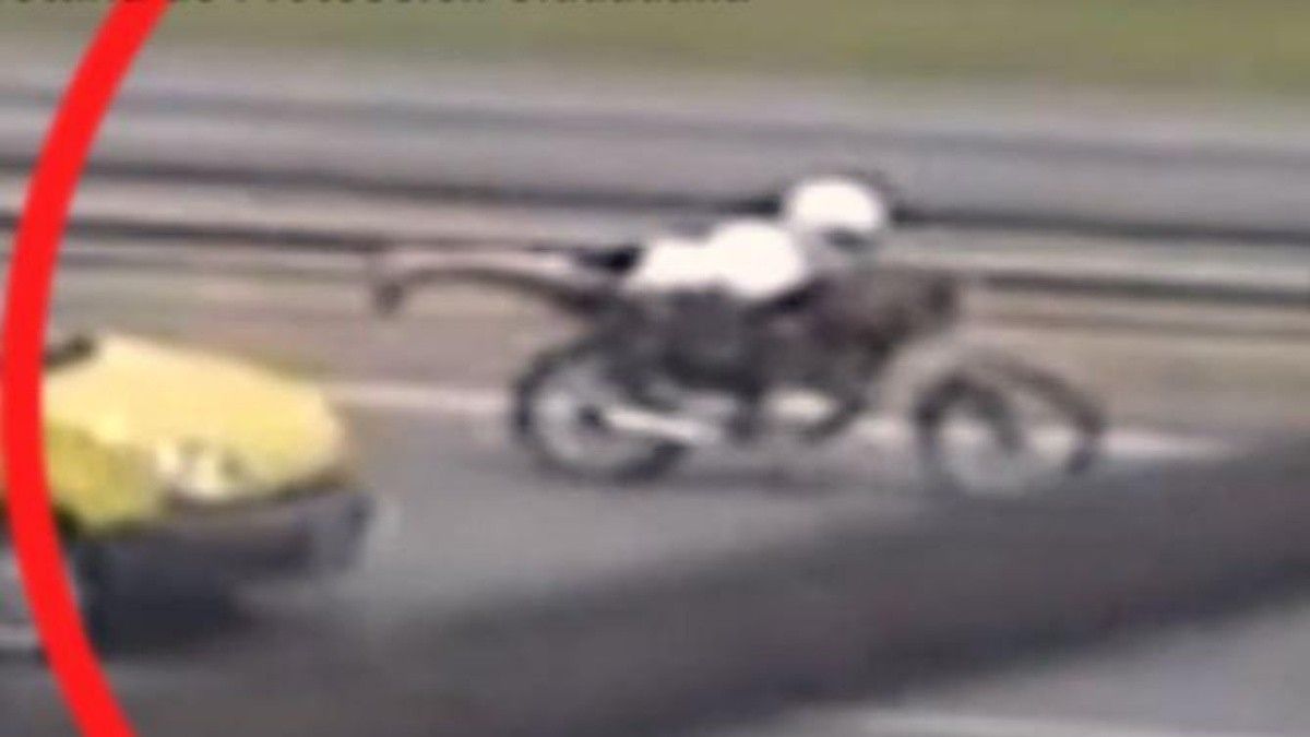 Quiso volar. Un video captó la persecución de un motochorro que fue atrapado.