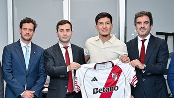 River presentó a un refuerzo antes del reinicio del Torneo Apertura y el arranque de la Copa Sudamericana River presentó a un refuerzo antes del reinicio del Torneo Apertura y el arranque de la Copa Sudamericana