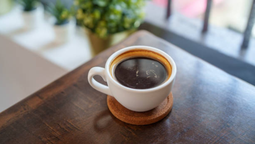 La cantidad de tazas de café que debes tomar por día.