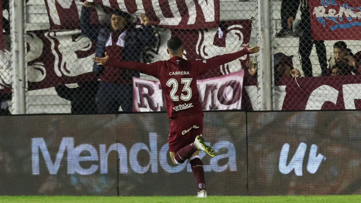 Lanús ganó y eliminó a Vélez.