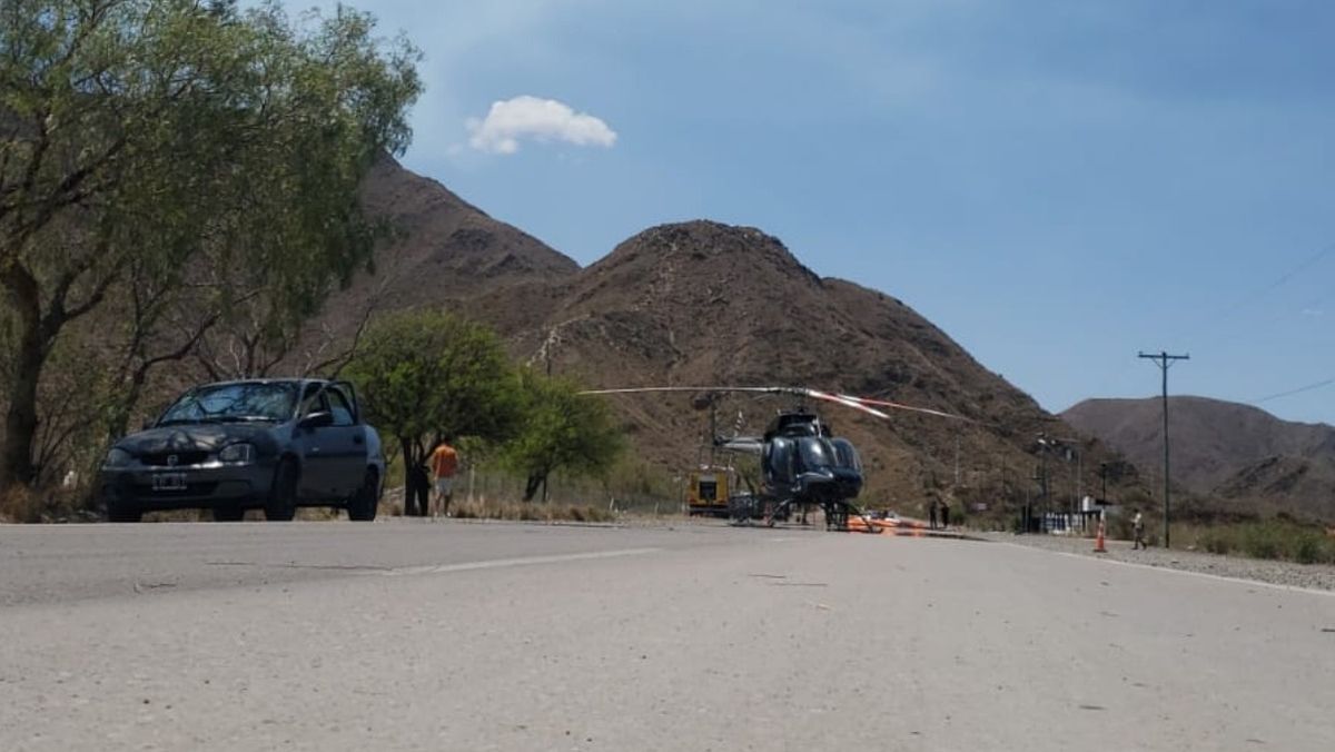 El acceso al Cerro Arco y la circulación por ruta 13 están cortados para facilitar la labor de los bomberos. Foto: Sofía Fernández. El acceso al Cerro Arco y la circulación por ruta 13 están cortados para facilitar la labor de los bomberos. Foto: Sofía Fernández.