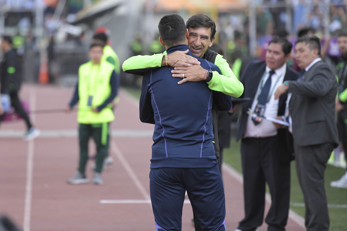 Scaloni con Gustavo Costas, el argentino que dirige a Bolivia Scaloni con Gustavo Costas, el argentino que dirige a Bolivia