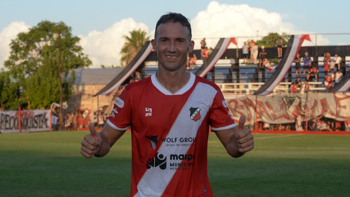 Gonzalo Klusener festejando el triunfo del Deportivo Maipú.
