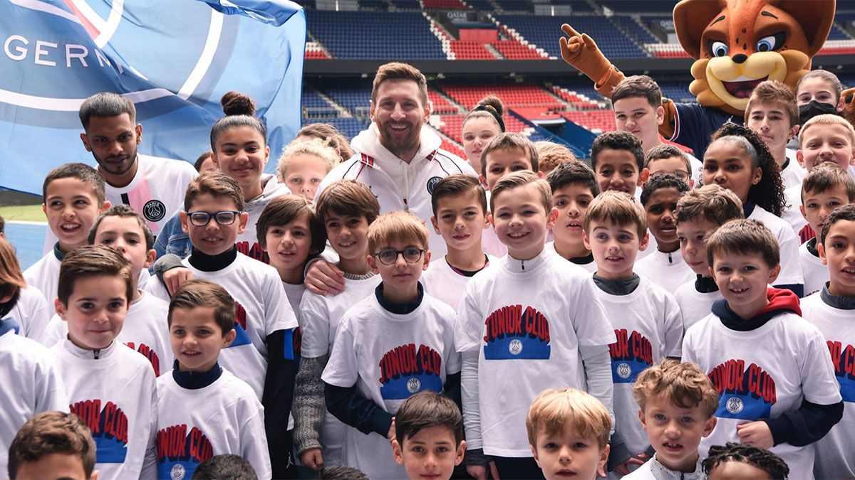 Lionel Messi causó sensación entre los niños del PSG.