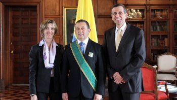 El viceministro de Asuntos Multilaterales de Colombia condecoró con la Orden de San Carlos en el Grado de Gran Cruz al embajador Celso Jaque