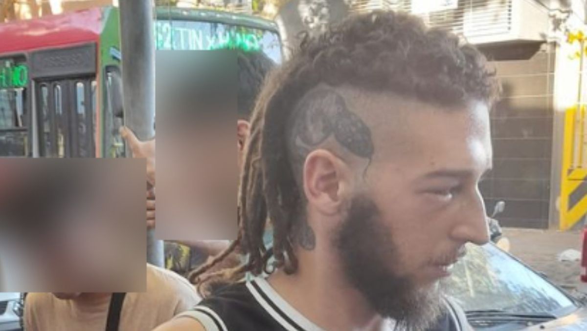 Emiliano al salir de la seccional. Los médicos analizarán su evolución durante los próximos días.