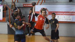 Nacional de Clubes A en juveniles: ganó Regatas y cayó la UNCuyo